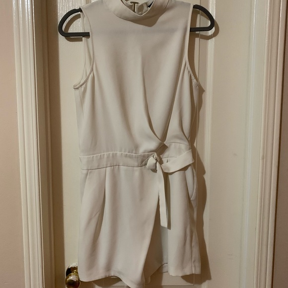 Topshop Romper ⭐️⭐️GET THIS FREE WITH PURCHASE 50$🆙⭐️⭐️ - Picture 1 of 6